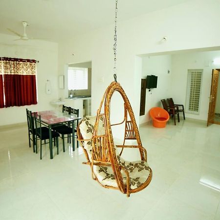 Truelife Homestays - Alamelu Avenue - Fully Furnished Ac 2Bhk Apartments In Tirupati - Walkable To Restaurants & Super Market - Fast Wifi - Kitchen - Easy Access To Airport, Railway Station, Sri Padmavathi & Tirumala Temple Exterior foto