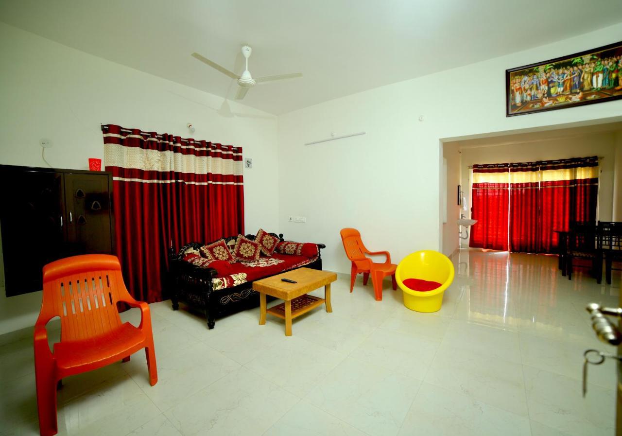 Truelife Homestays - Alamelu Avenue - Fully Furnished Ac 2Bhk Apartments In Tirupati - Walkable To Restaurants & Super Market - Fast Wifi - Kitchen - Easy Access To Airport, Railway Station, Sri Padmavathi & Tirumala Temple Exterior foto