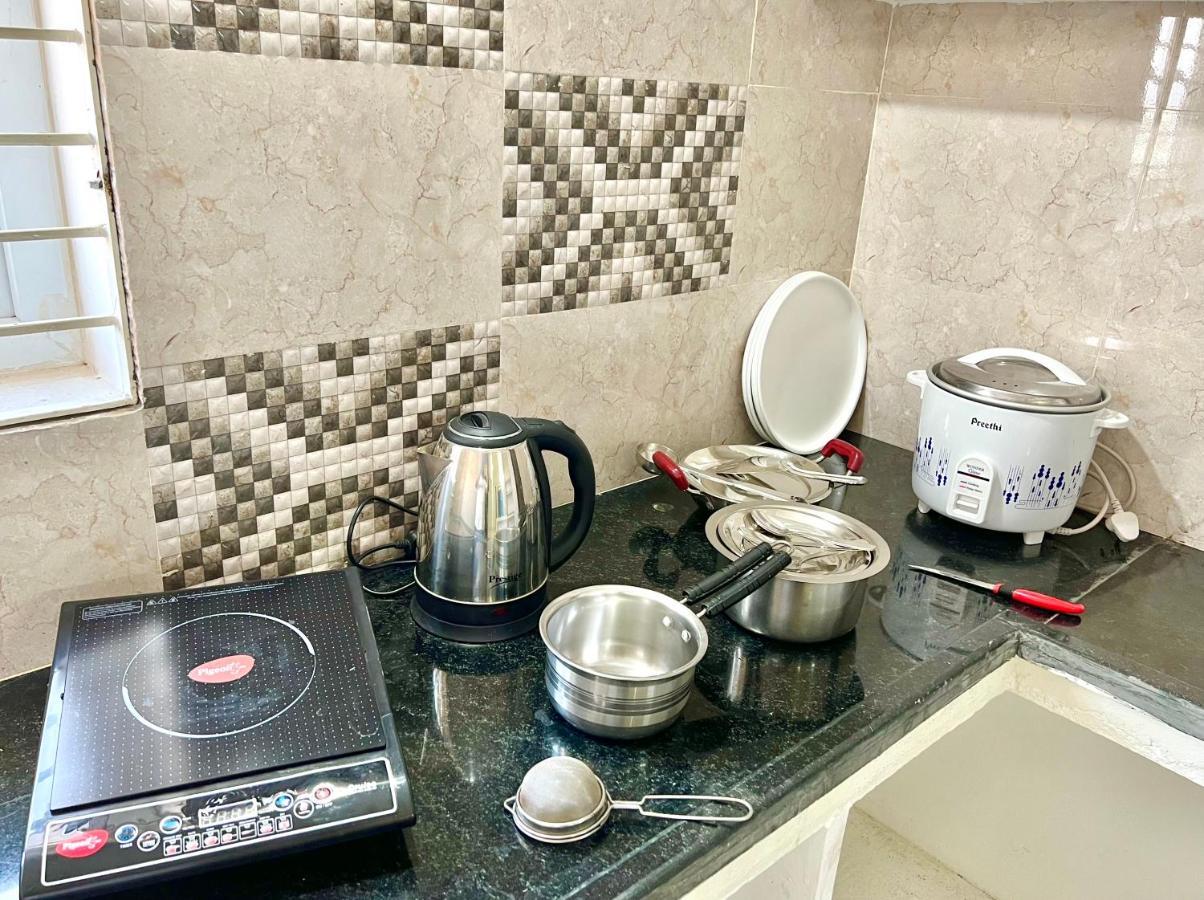 Truelife Homestays - Alamelu Avenue - Fully Furnished Ac 2Bhk Apartments In Tirupati - Walkable To Restaurants & Super Market - Fast Wifi - Kitchen - Easy Access To Airport, Railway Station, Sri Padmavathi & Tirumala Temple Exterior foto